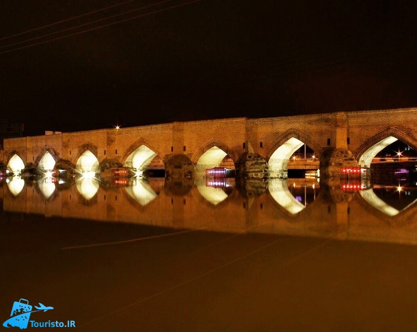 عکس پل هفت چشمه در شب